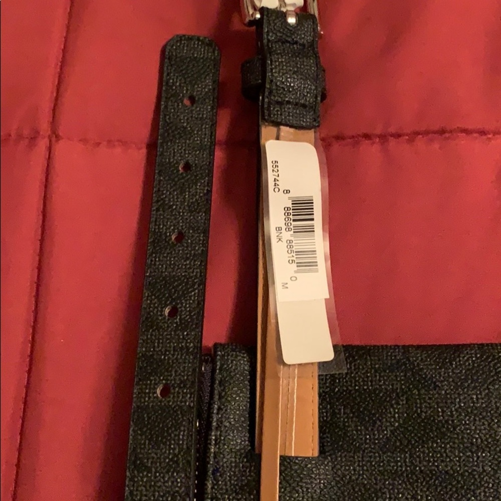 Michael Kors Logo PVC Belt Bag. Medium - Picture 6 of 8